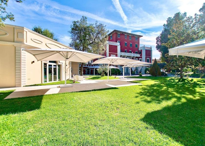 Marche Folignano Exterior Detail