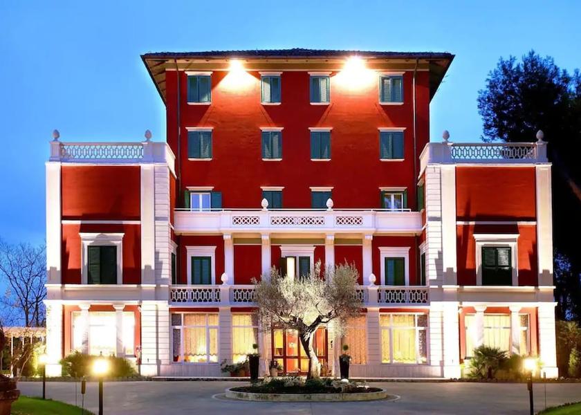 Marche Folignano Facade