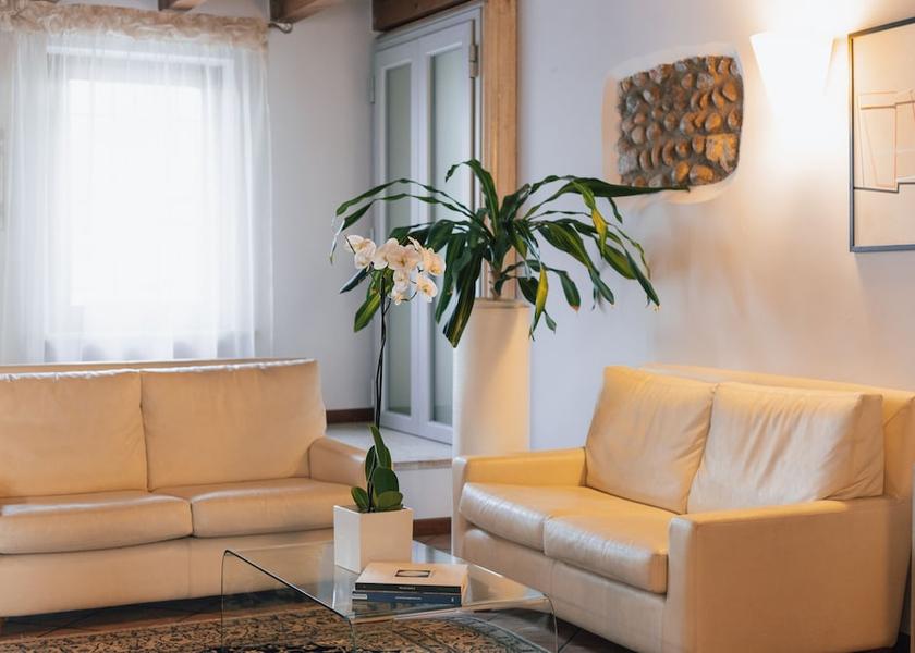 Veneto Villafranca di Verona Lobby sitting area