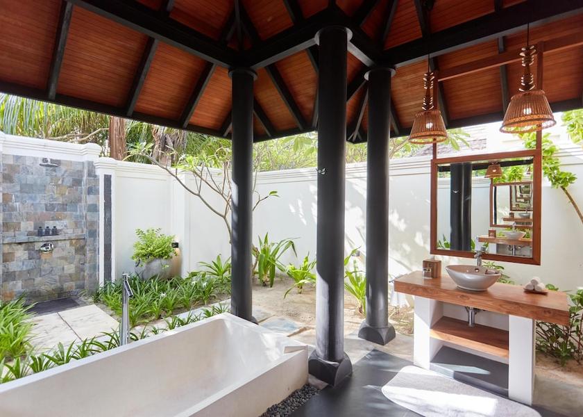 Haa Alifu Atoll Manafaru Island Bathroom