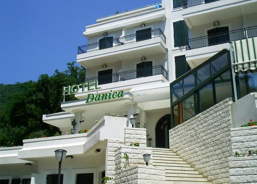  Petrovac Facade