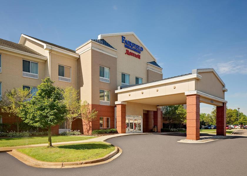 Michigan Romulus Hotel Exterior