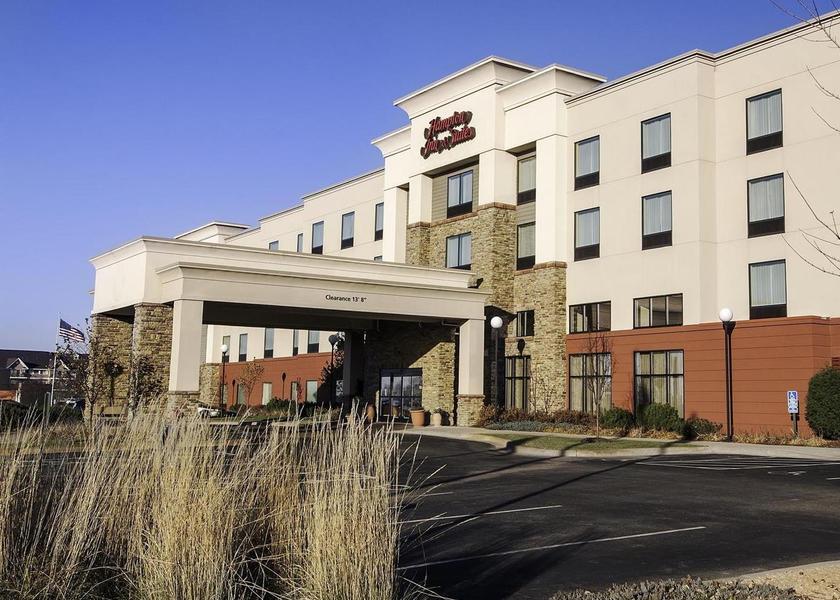 Minnesota Rogers Hotel Exterior