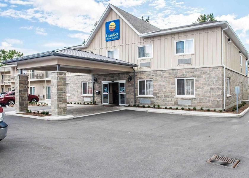 Ontario Gananoque Hotel Exterior