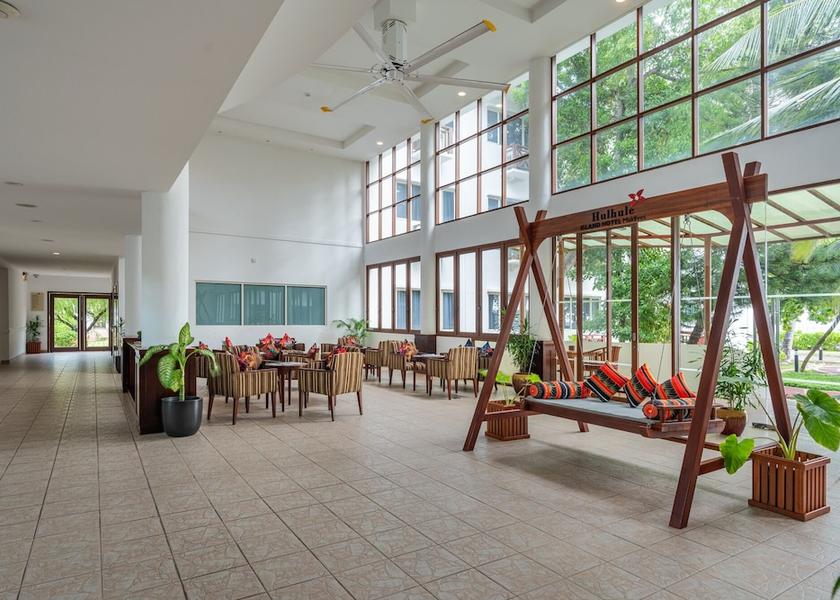 Kaafu Atoll Hulhulé Lobby sitting area