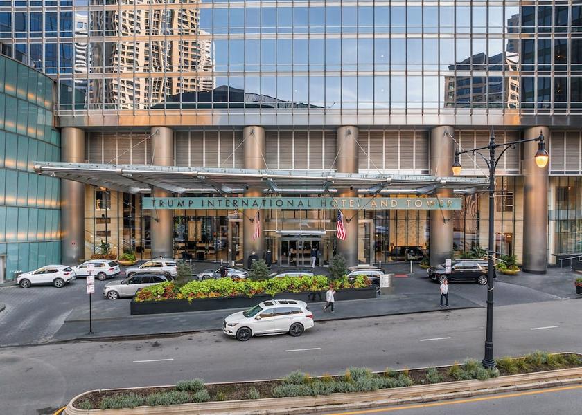 Illinois Chicago Entrance