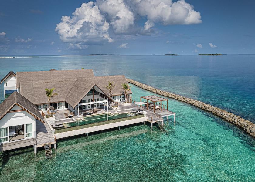 Baa Atoll Landaa Giraavaru Business center