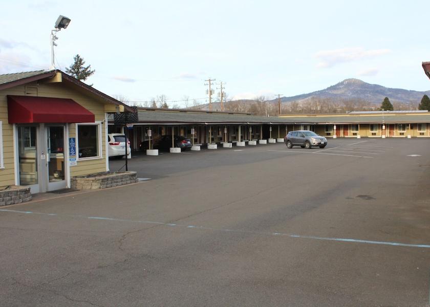 Oregon Medford Facade