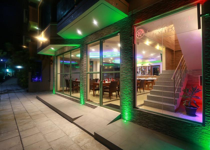 Kaafu Atoll Hulhule Entrance