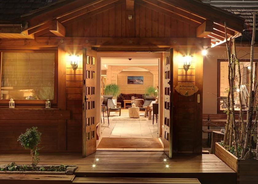 Auvergne-Rhone-Alpes Les Houches Entrance