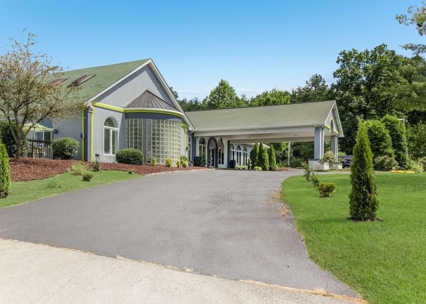 Kentucky London Exterior Detail