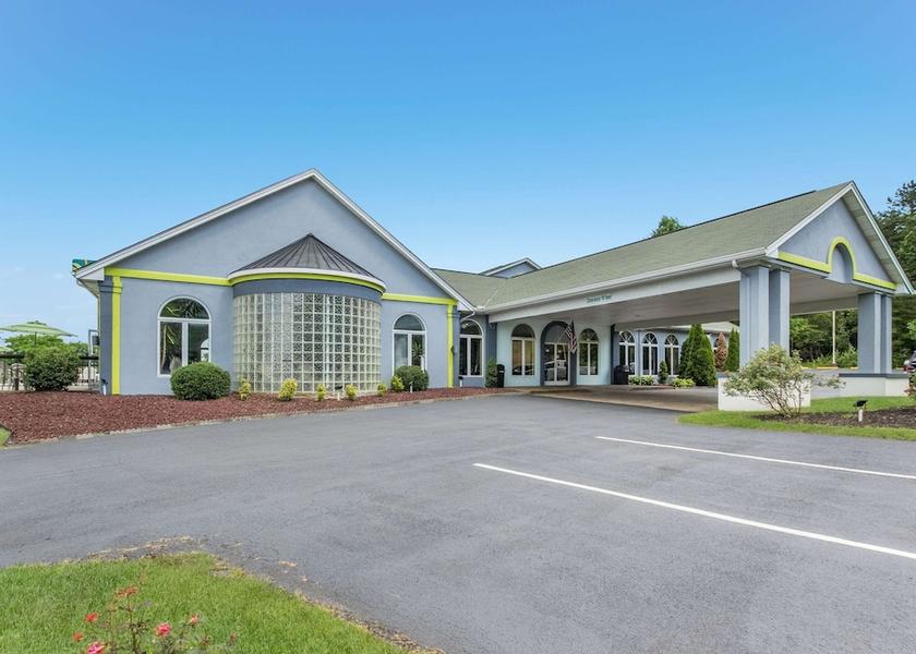 Kentucky London Exterior Detail