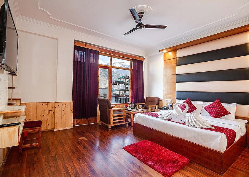 Himachal Pradesh Manali Super Classic Cozy Room with Mountain Facing Balcony