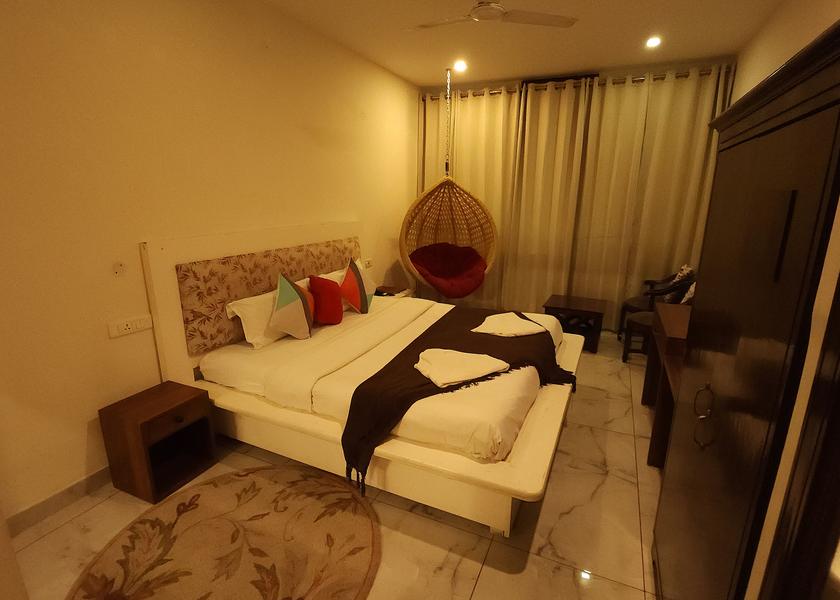 Haryana Chandigarh Super Deluxe King Room with Swing and Front View