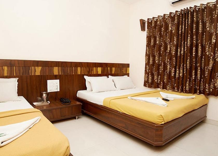 Maharashtra Shirdi deluxe ac room
