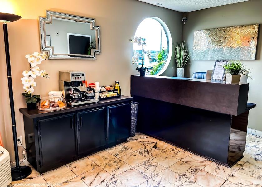 California Woodland Hills Breakfast area