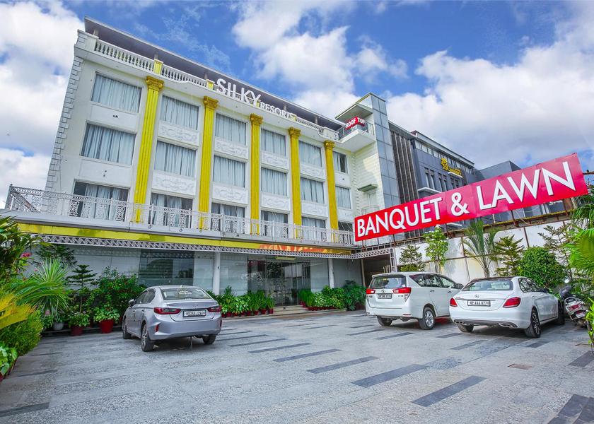 Punjab Zirakpur Hotel Exterior