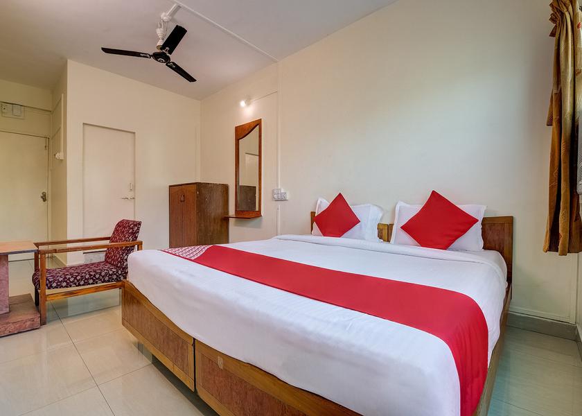 Maharashtra Pune Classic Room 