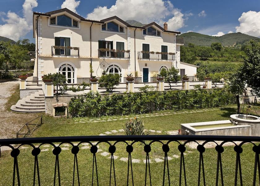 Campania San Cipriano Picentino Facade