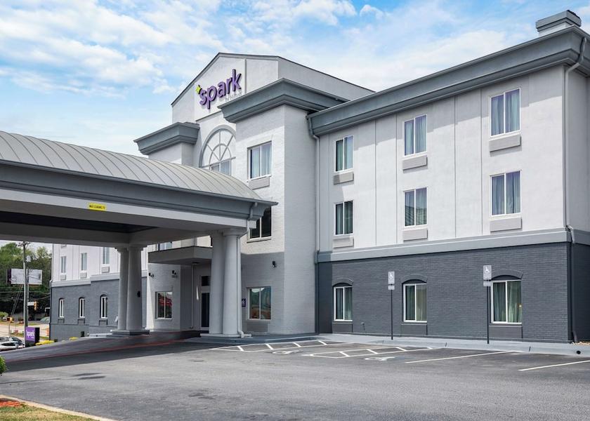 Georgia Commerce Exterior Detail