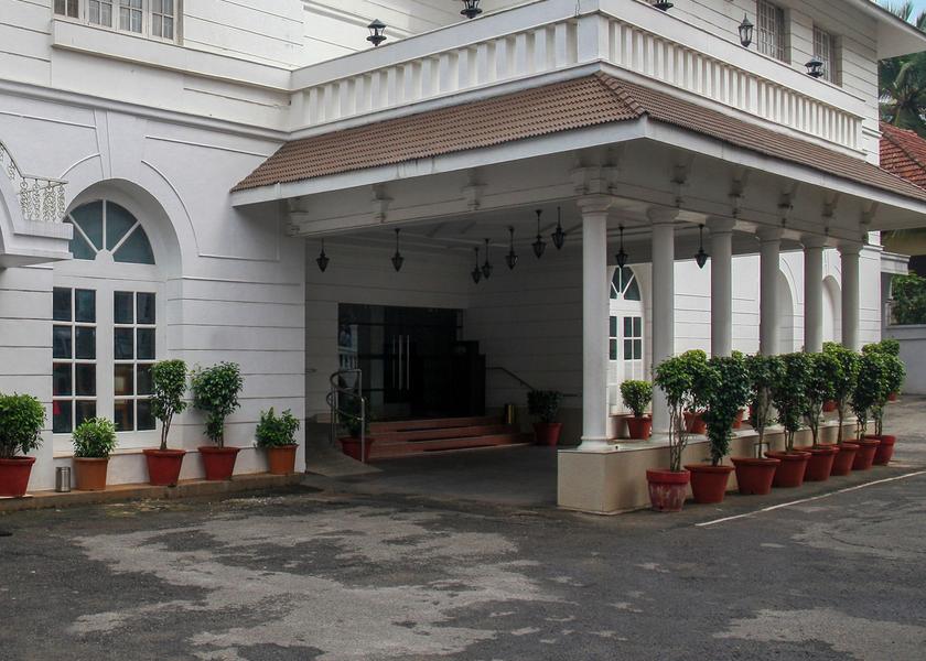 Kerala Thrissur Hotel Exterior