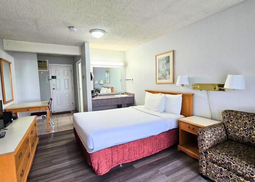 British Columbia Kelowna Deluxe King Room
