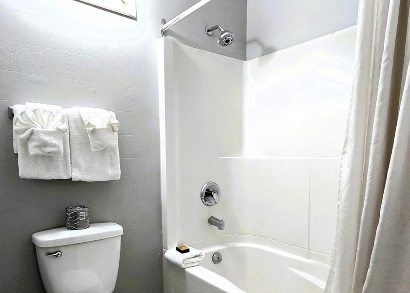 British Columbia Kelowna Deluxe King Room
