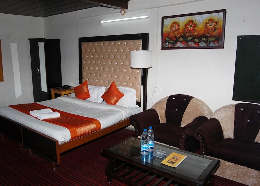 Uttarakhand Kausani Room