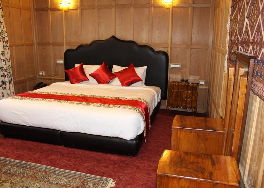 Jammu and Kashmir Srinagar Premium Double Room, 1 King Bed, Non Smoking, Lake View