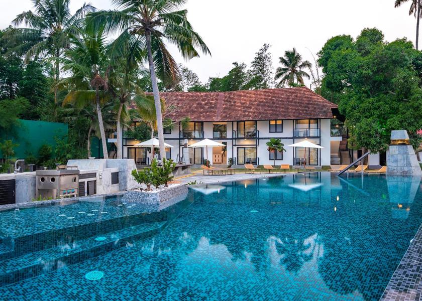 Kerala Kumarakom Pool