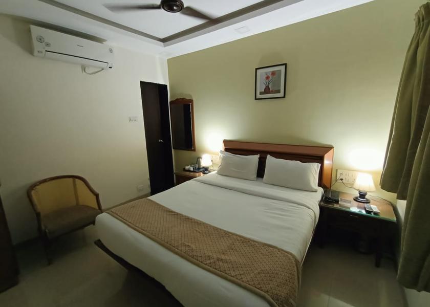 Maharashtra Mahabaleshwar Swimming Pool Facing Couple Room