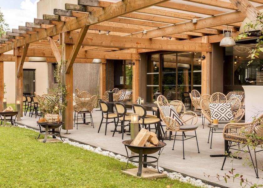 Auvergne-Rhône-Alpes Ferney-Voltaire Terrace/patio