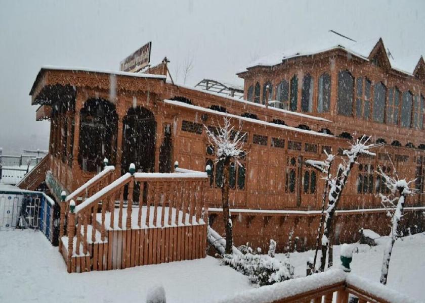 Jammu and Kashmir Srinagar Hotel Exterior