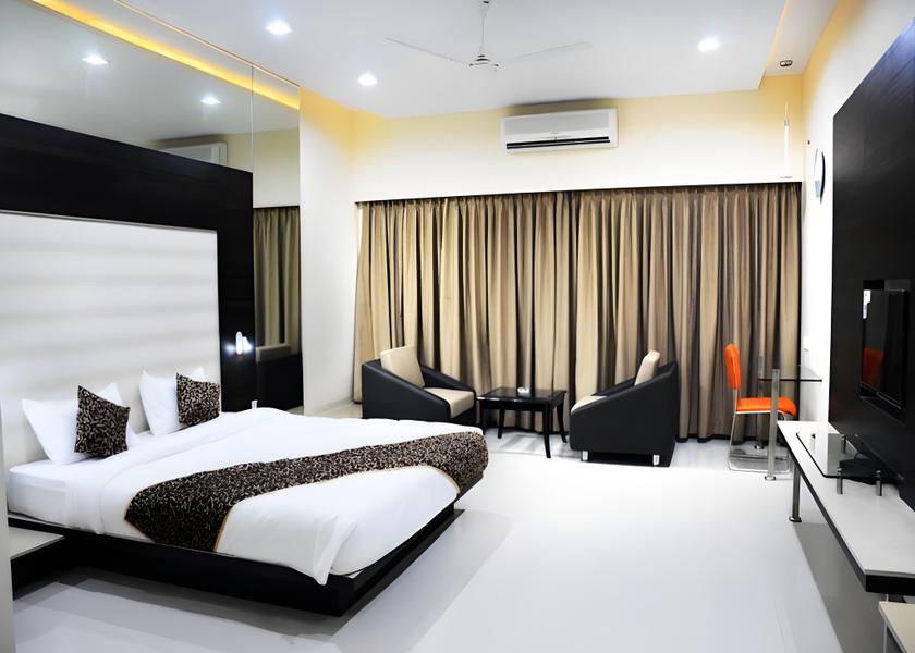 Maharashtra Jalgaon Business Class Room