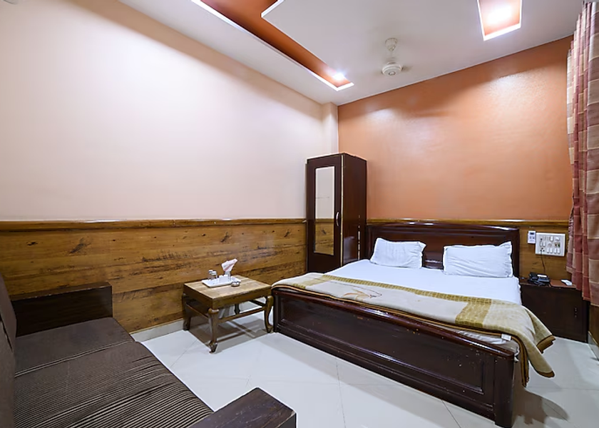 Haryana Sirsa Deluxe Room (Couple Not Allowed)