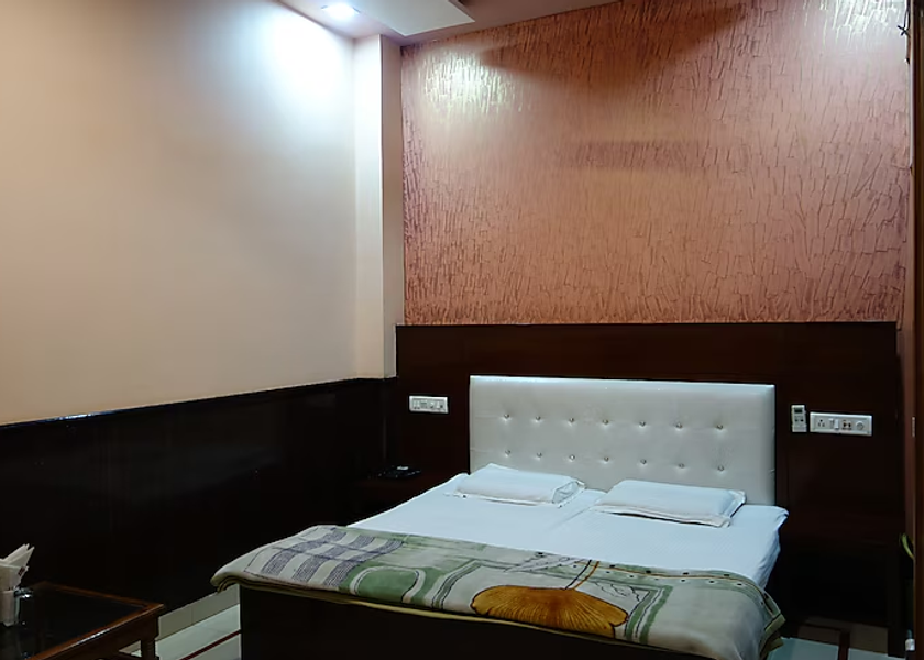 Haryana Sirsa Super Deluxe Room (Couple not allowed)
