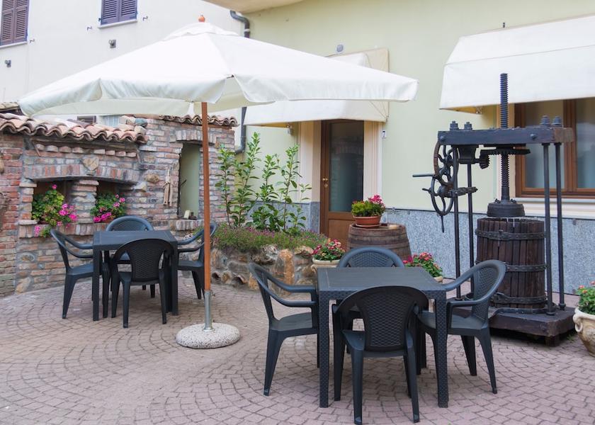 Piedmont Alice Bel Colle Courtyard