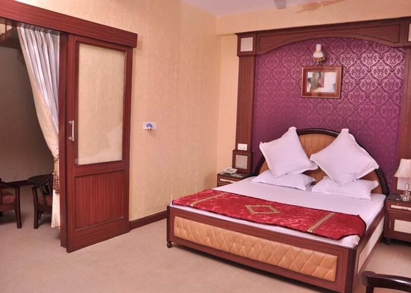 Uttar Pradesh Bareilly Raj Vilas Room