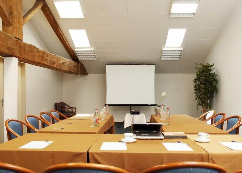 Nouvelle-Aquitaine Saint-Junien Meeting Room