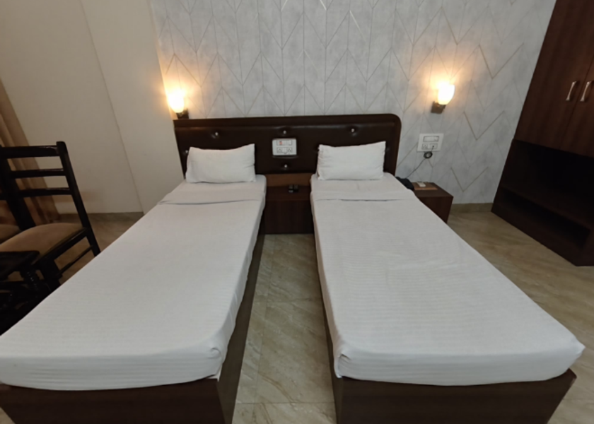 Maharashtra Ahilyanagar Deluxe AC Twin Bed Room