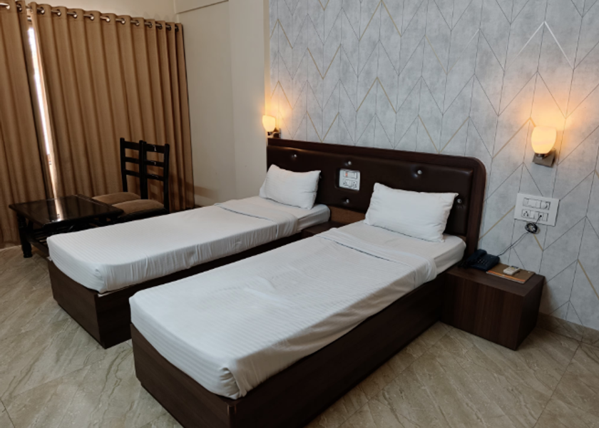 Maharashtra Ahilyanagar Deluxe AC Twin Bed Room