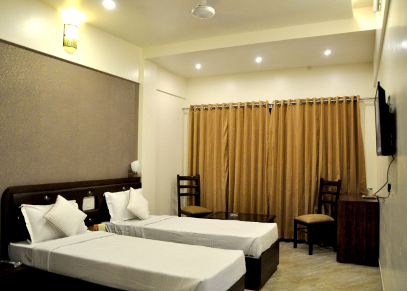 Maharashtra Ahilyanagar Deluxe AC Twin Bed Room