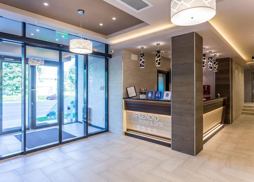  Constanta Interior Entrance