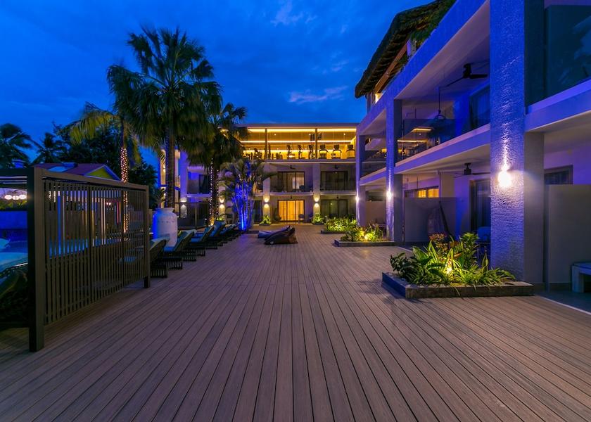 Front of property - evening/night