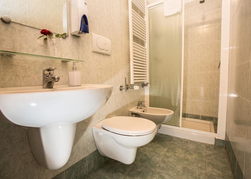 Lombardy Brunate Bathroom