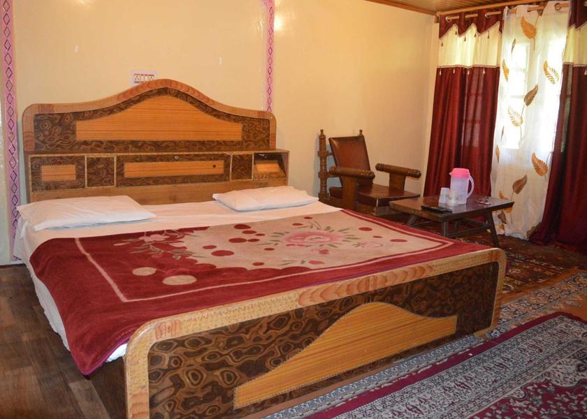 Jammu and Kashmir Srinagar Standard room