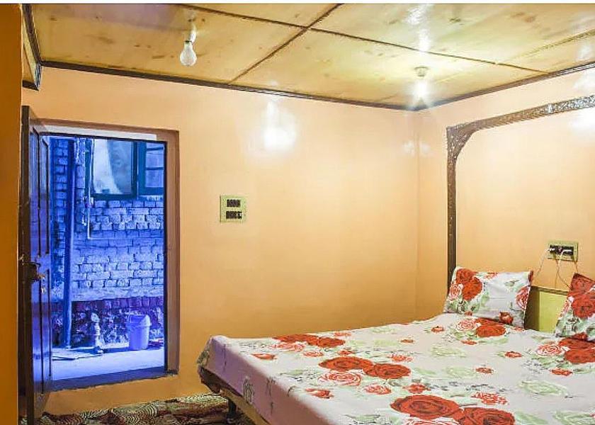 Jammu and Kashmir Srinagar Budget Room