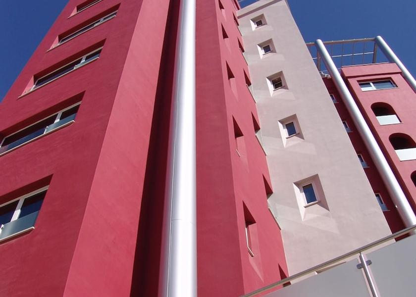 Faro Loulé Front of property