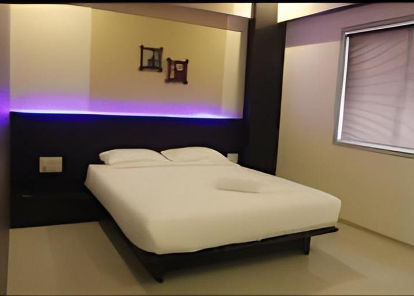 Maharashtra Barshi Deluxe Room