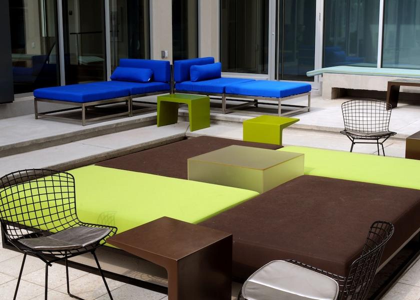 Quebec Dorval Terrace/patio